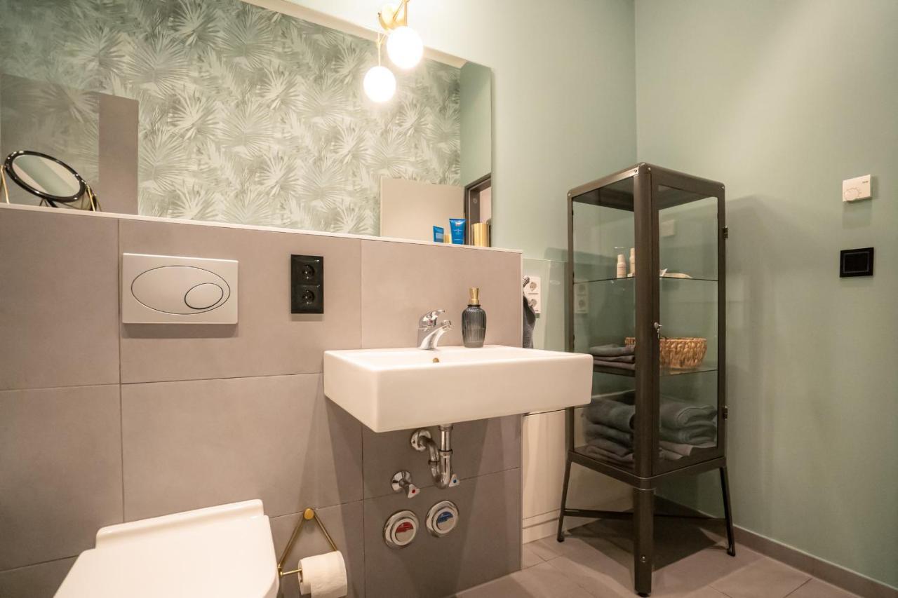 Designer Loft-Ferienwohnung Im Zentrum Mit Tiefgaragen-Parkplatz, Waschmaschine Und Privatterrasse Leipzig Exteriör bild