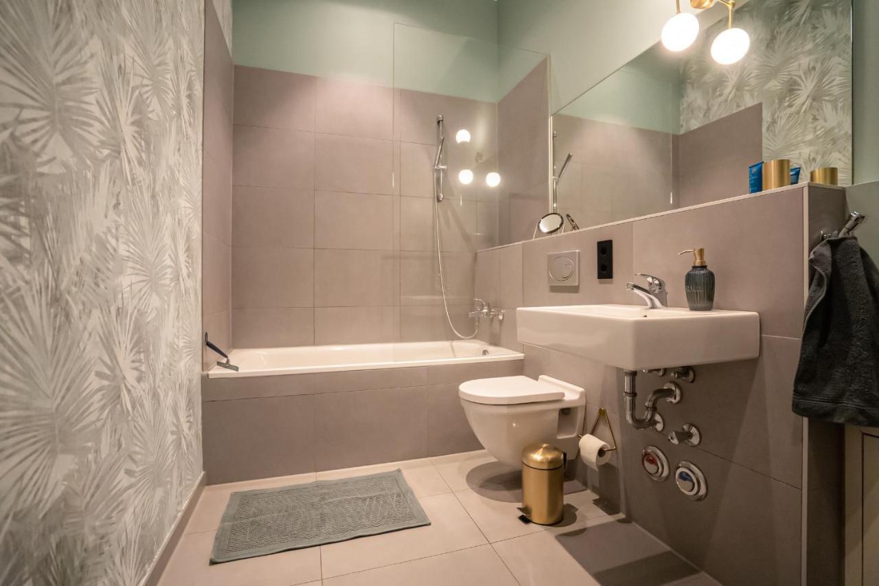 Designer Loft-Ferienwohnung Im Zentrum Mit Tiefgaragen-Parkplatz, Waschmaschine Und Privatterrasse Leipzig Exteriör bild